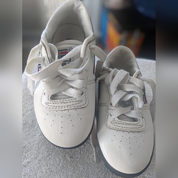 Little Boys Fila Sneakers - Picture 2 of 6